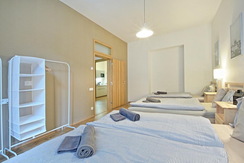 Nabo Apartments Прага Стая снимка